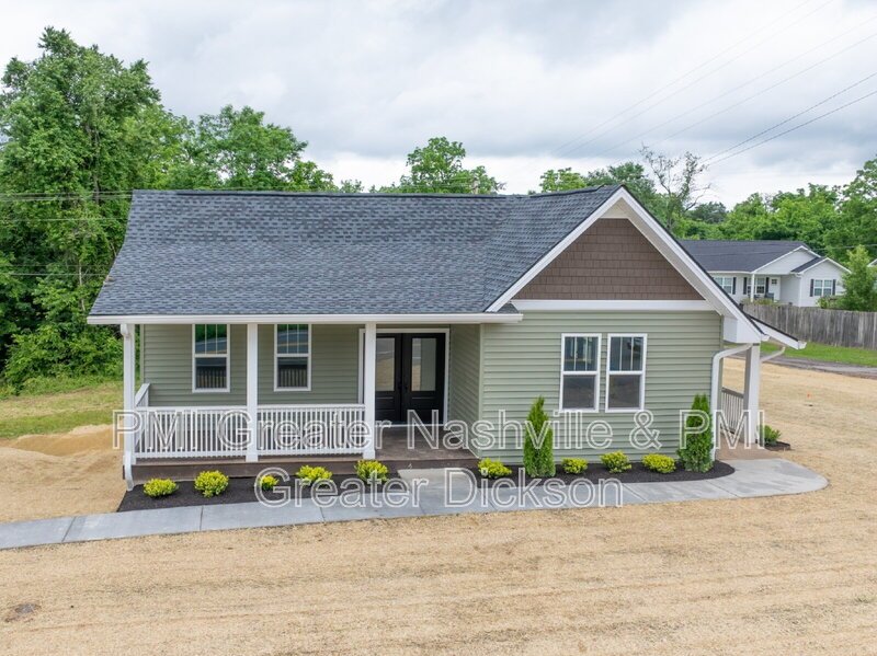 Charming 3-Bedroom Home with 2 Full Baths in the Heart of Dickson! property image