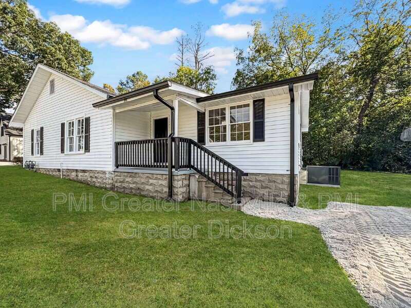 Charming Newly Renovated 2 Bedroom Duplex in the Heart of Downtown Dickson! property image