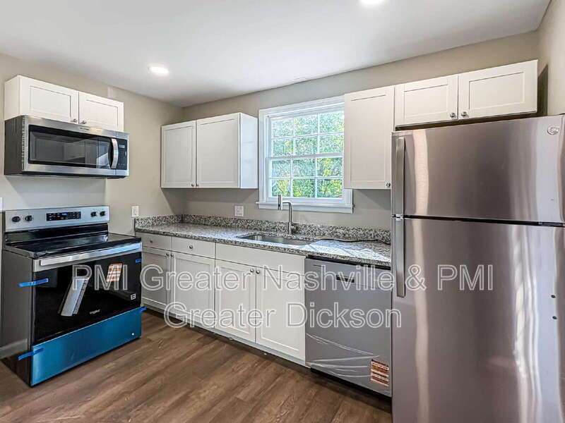 Charming Newly Renovated 2 Bedroom Duplex in the Heart of Downtown Dickson! property image