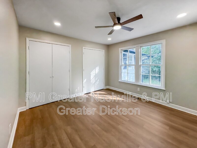 Charming Newly Renovated 2 Bedroom Duplex in the Heart of Downtown Dickson! property image