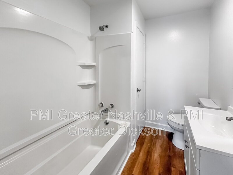 Charming Newly Renovated 2 Bedroom Duplex in the Heart of Downtown Dickson! property image