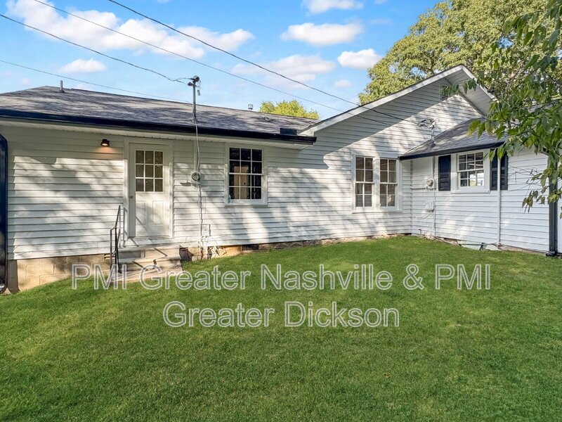 Charming Newly Renovated 2 Bedroom Duplex in the Heart of Downtown Dickson! property image
