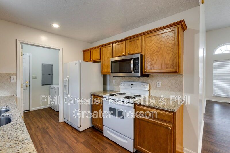 Charming - 3 Bedroom, 2 Bath Home in Waverly, TN property image