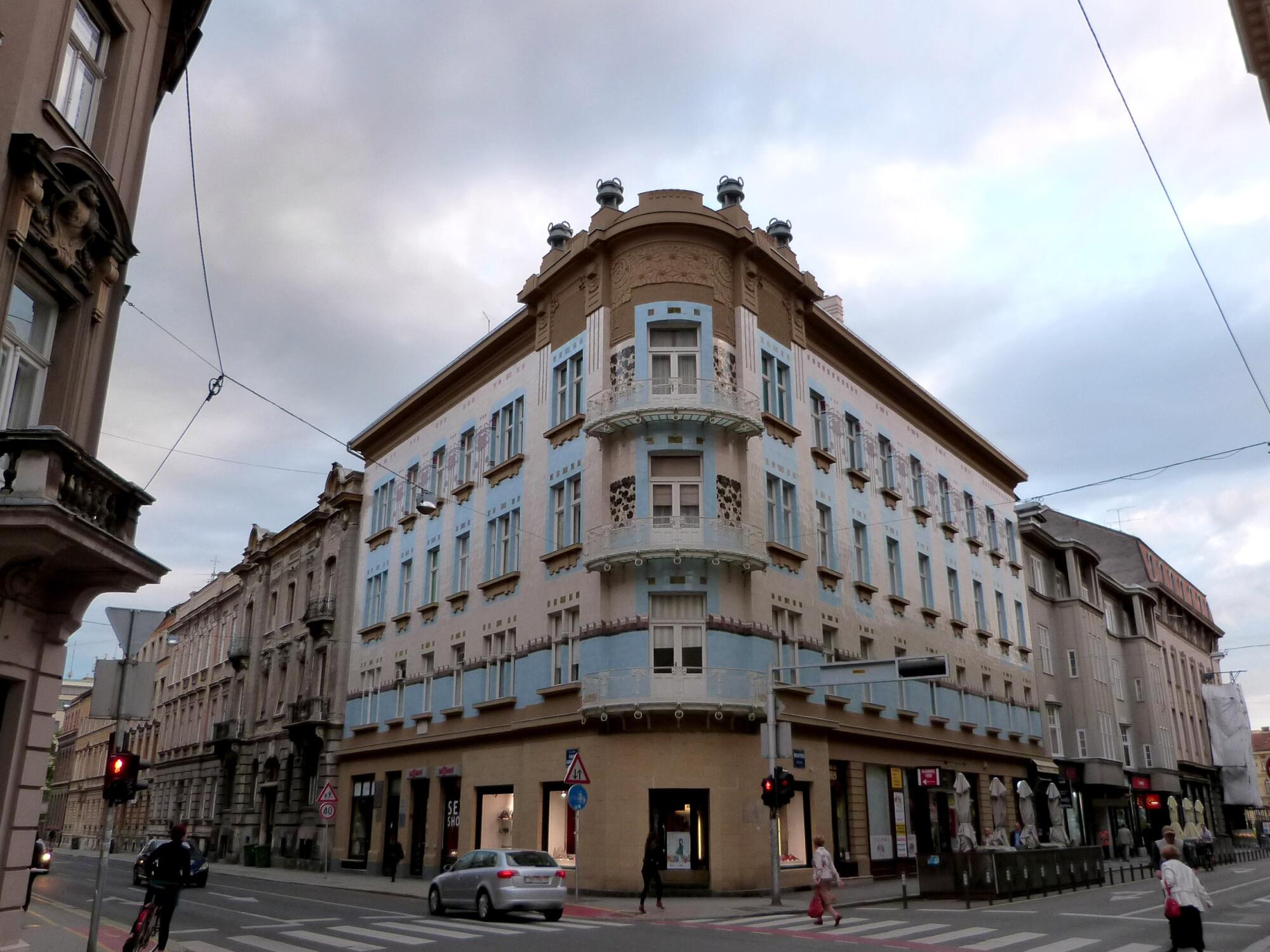 Choosing the Right Property Management Services for Your Commercial Property